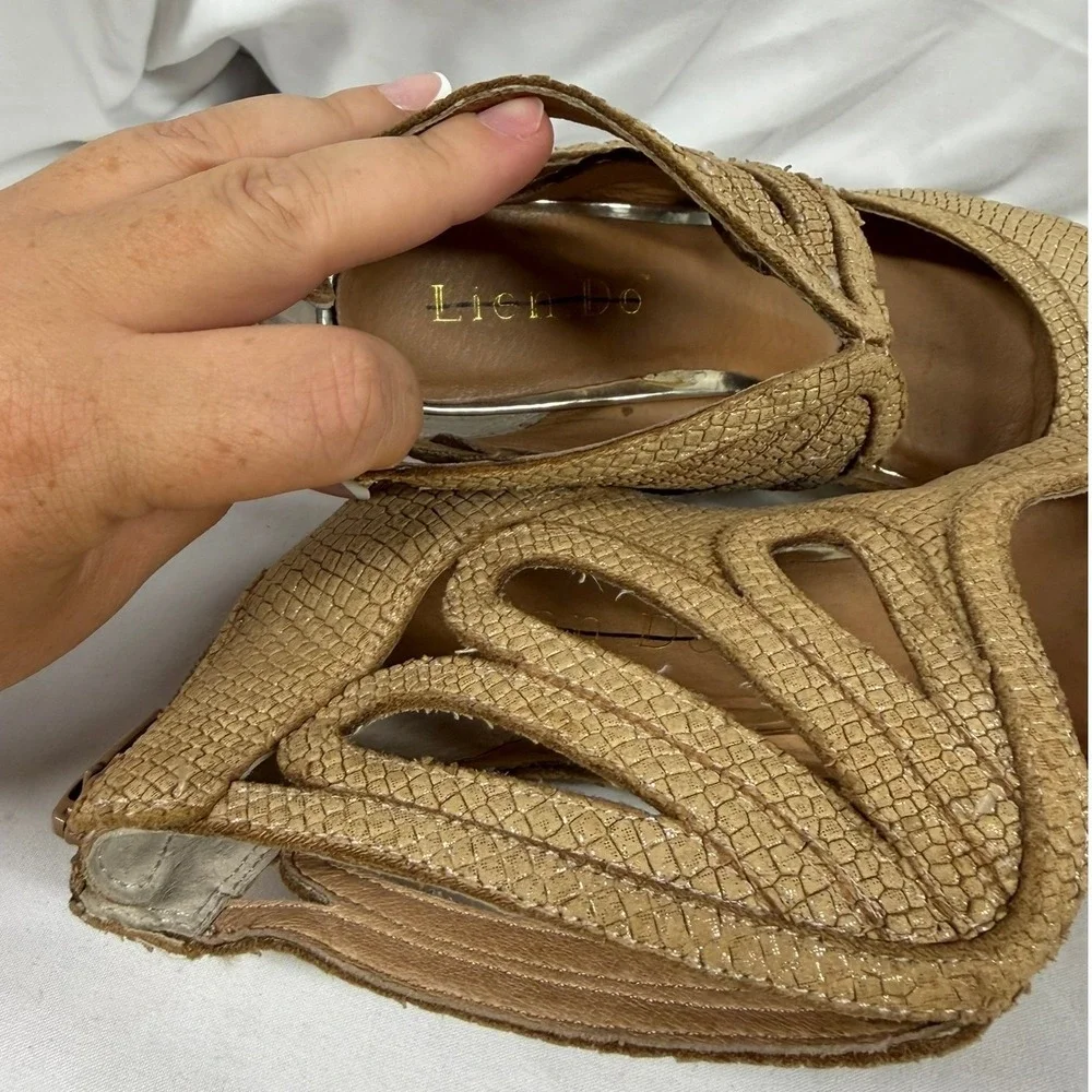 Anthropologie Lien. Do Women's 6.5 Lindeza Embossed Leather Heels in Gold